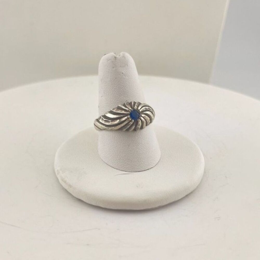10k White Gold and Blue Topaz Swirl Ring, Size 7.5.